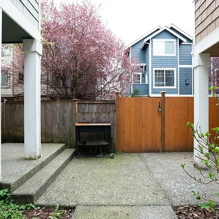 Snug Suite Near Greenlake!